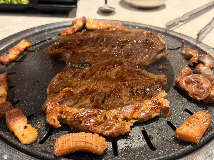 Pork belly served with lettuce