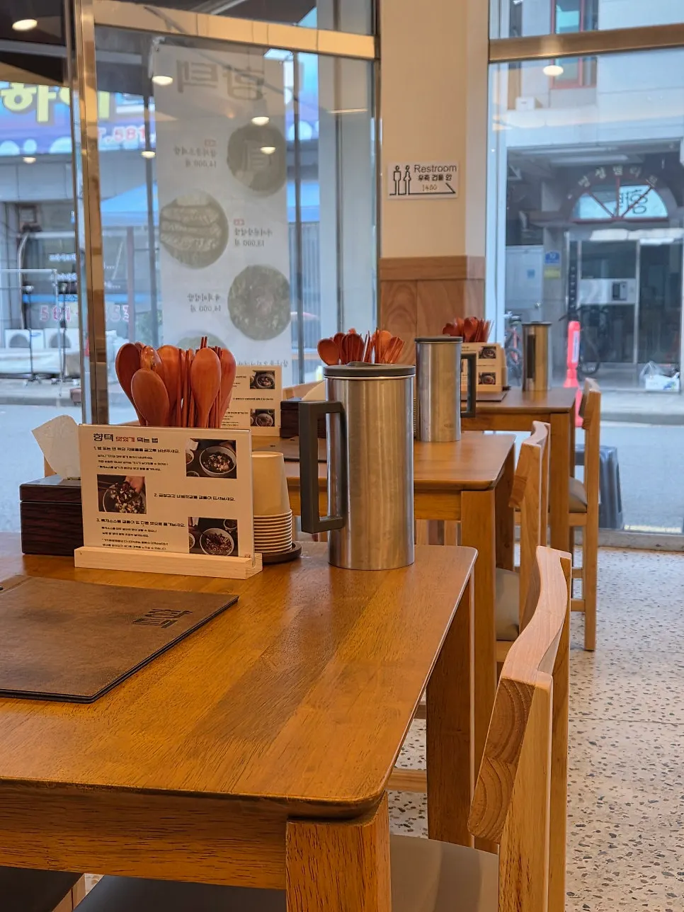 Neatly arranged interior of Hyangtaek