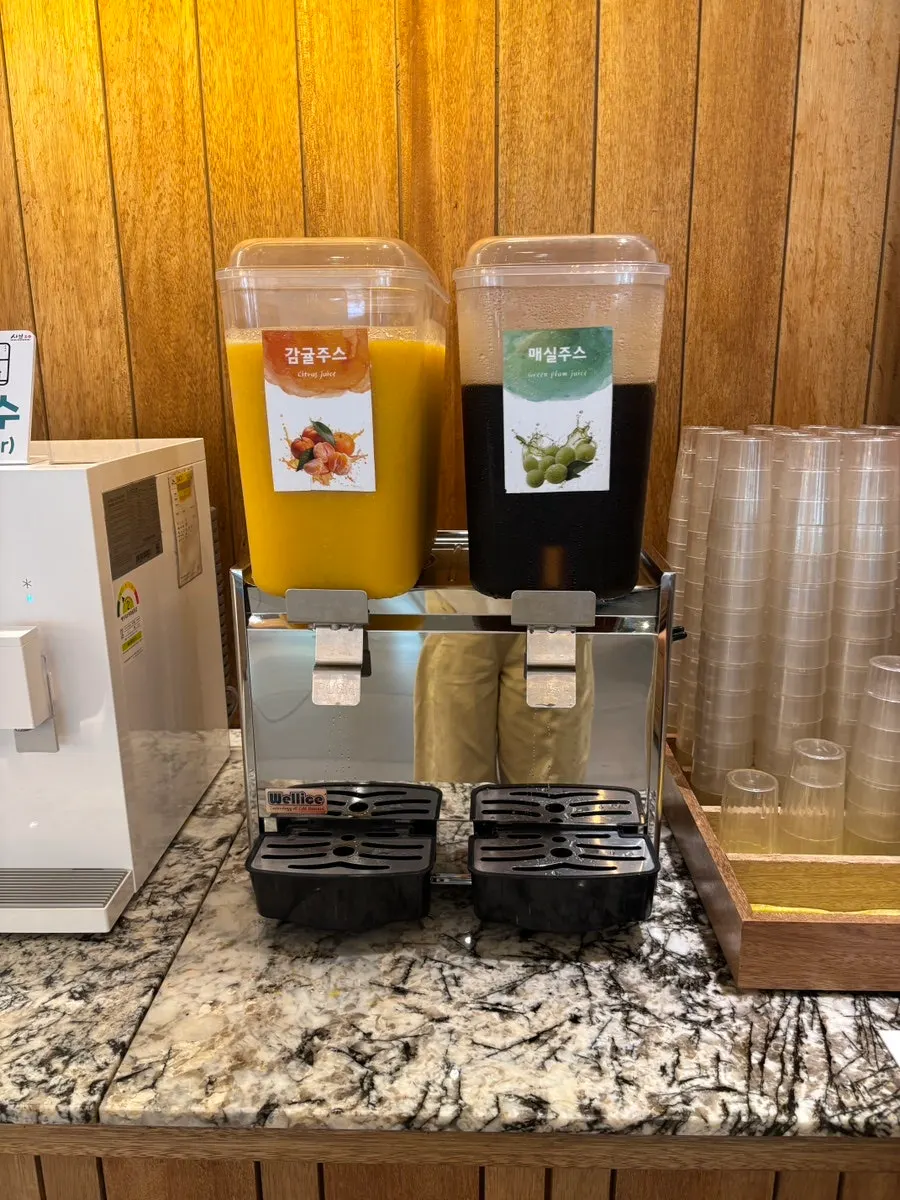 Shabu-shabu sauces and unlimited draft beer