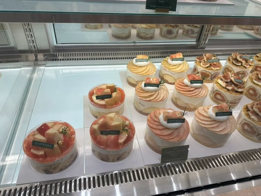 Siznique peach cake on display