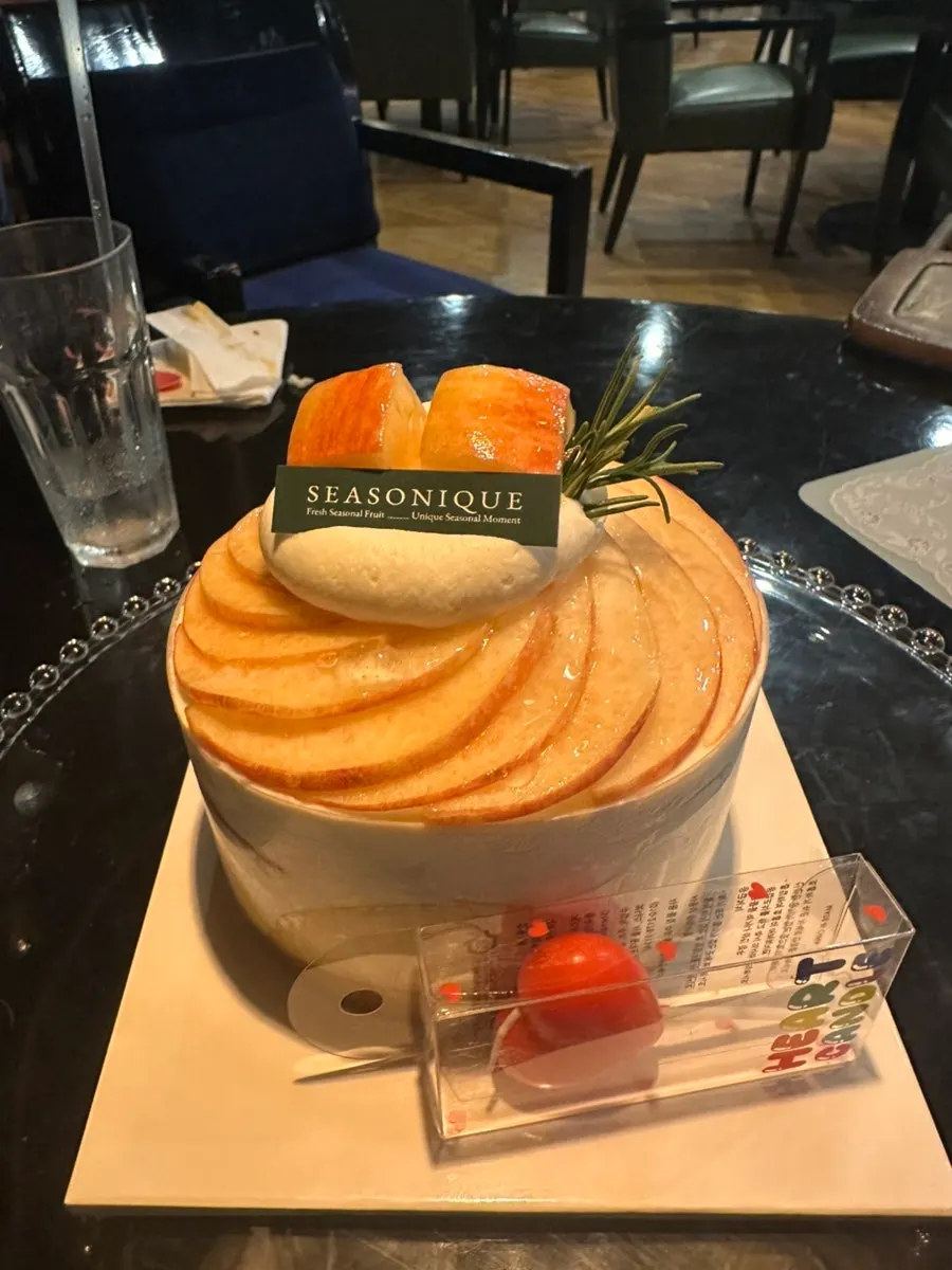Siznique peach cake packed with peach flesh