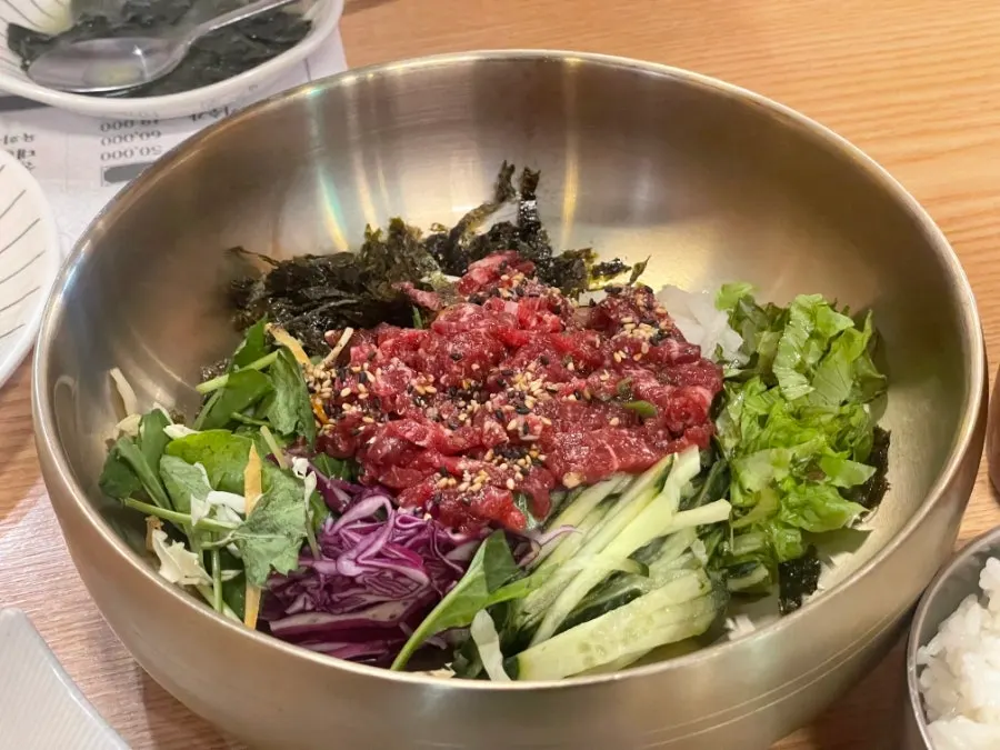 육회비빔밥 한 그릇