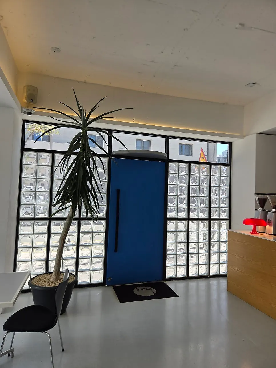 Interior atmosphere of Baut café