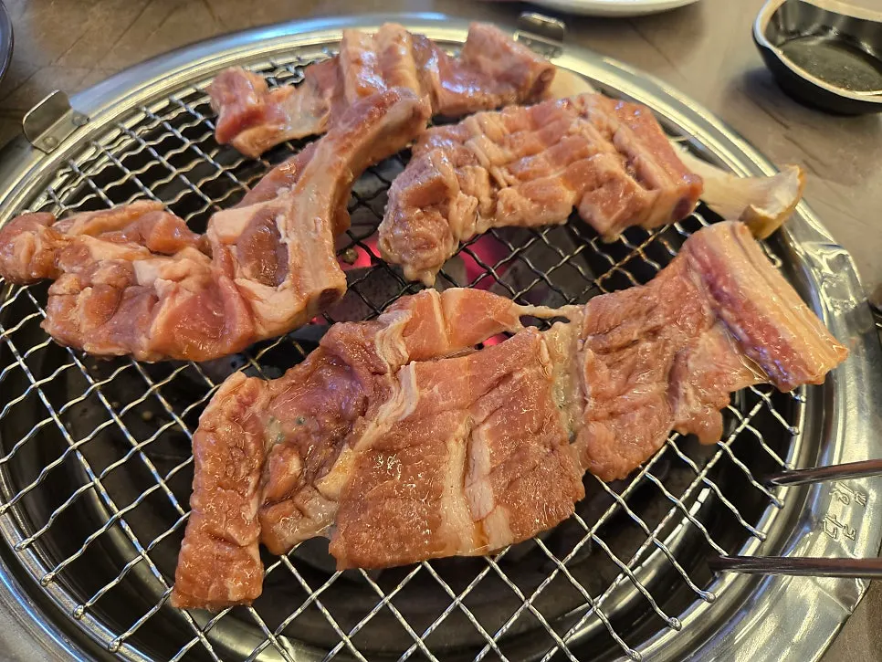 Charcoal-grilled pork galbi with a smoky char