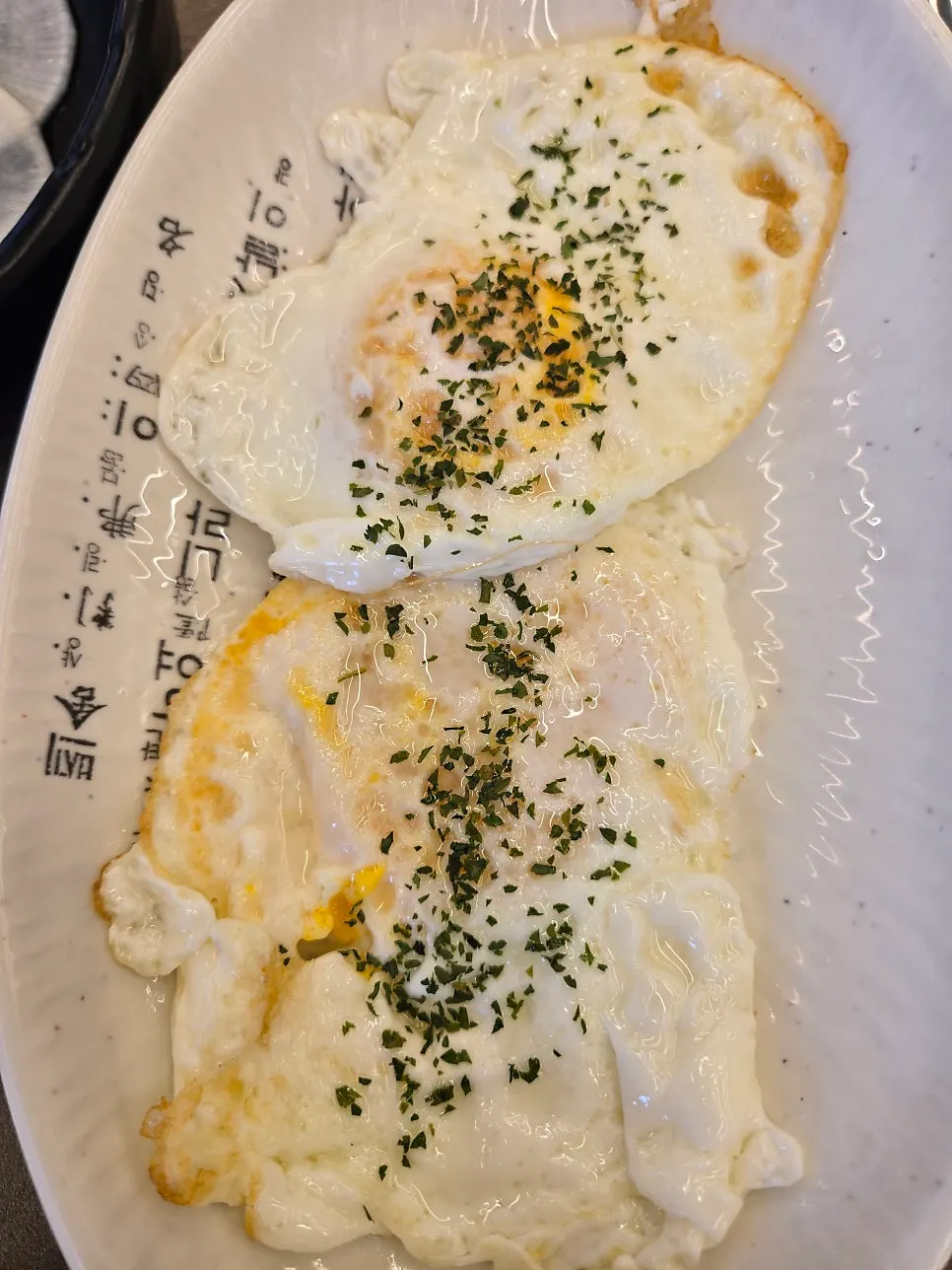 Fried egg served free of charge