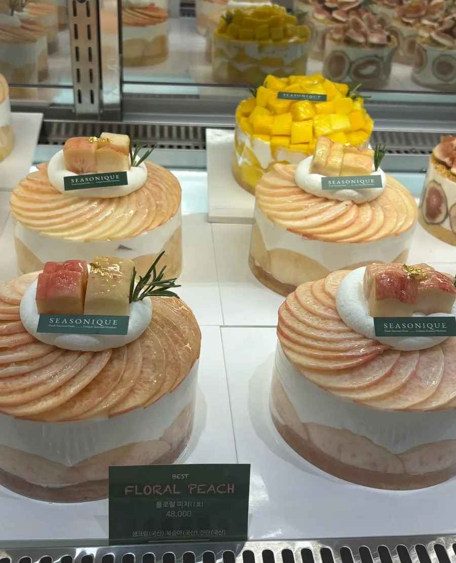 Floral Peach Mini cake