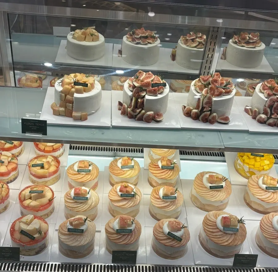 Siznique seasonal fruit cakes