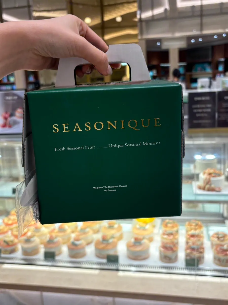 Peach cake packaging