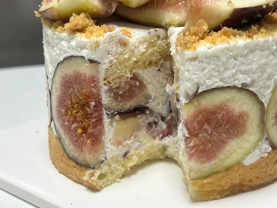 Cross-section of the sliced fig cake