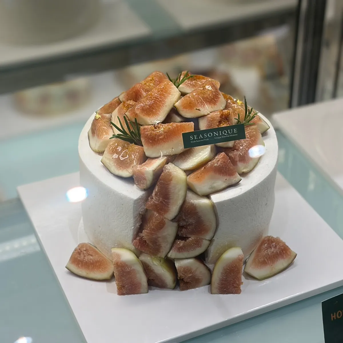 Main shot of a fruit cake from Siznique Shinsegae Department Store Daegu Branch