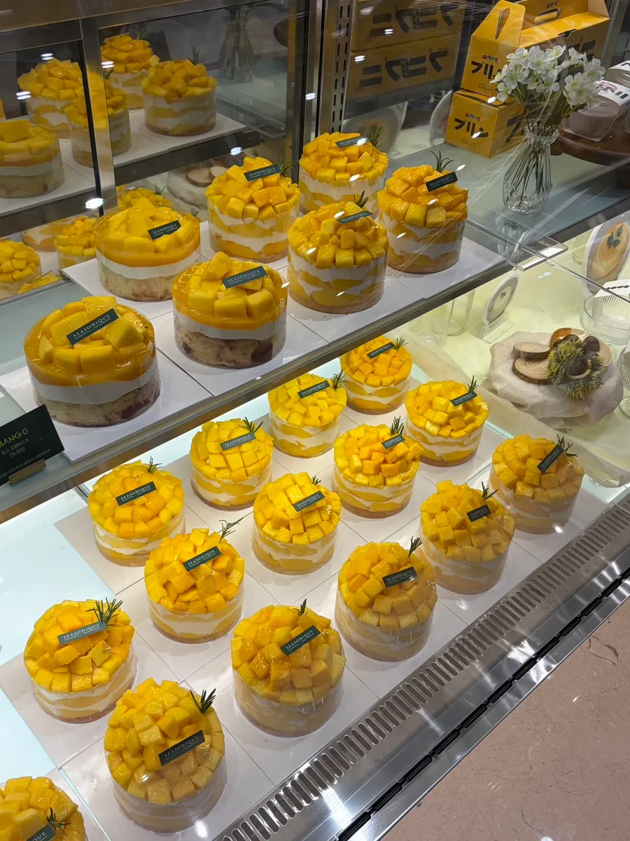 Fig cakes on display at Siznique