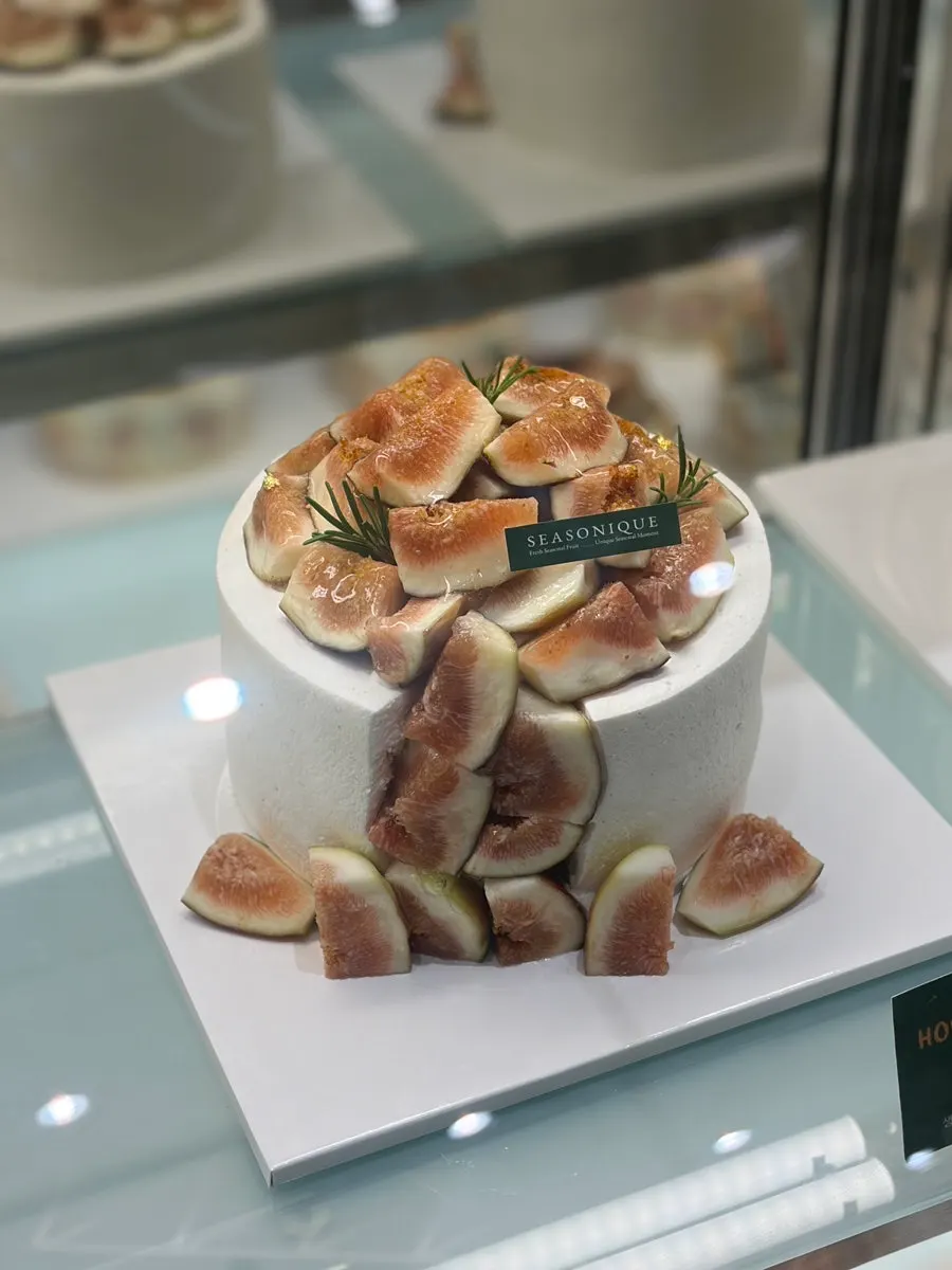 Honey vanilla fig mini cake from Siznique