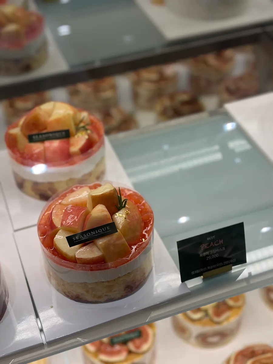 Siznique's signature Warreu cake