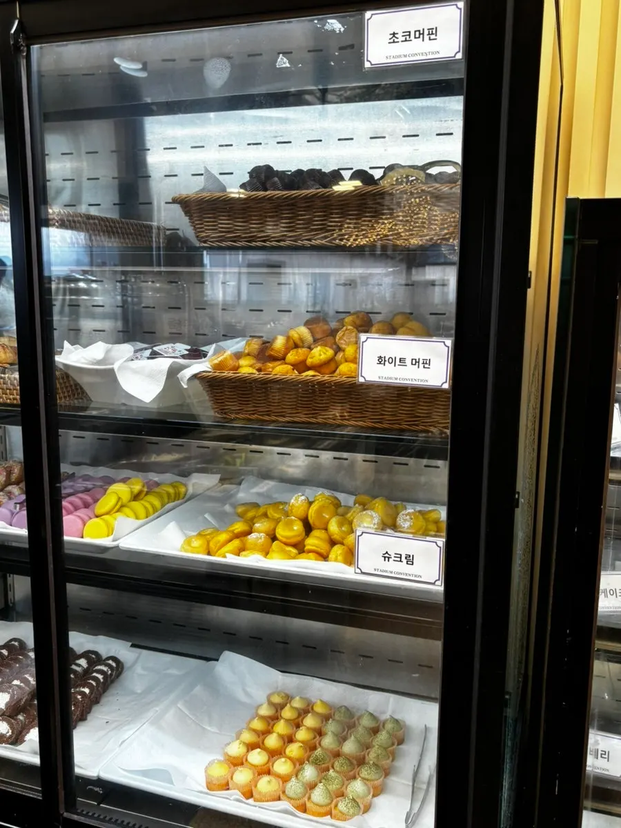 Dessert corner with bread and cakes