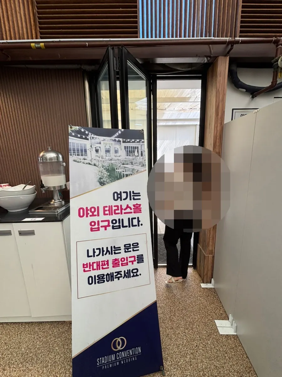 3층 야외 테라스 홀 뒤편 신부대기실 전경