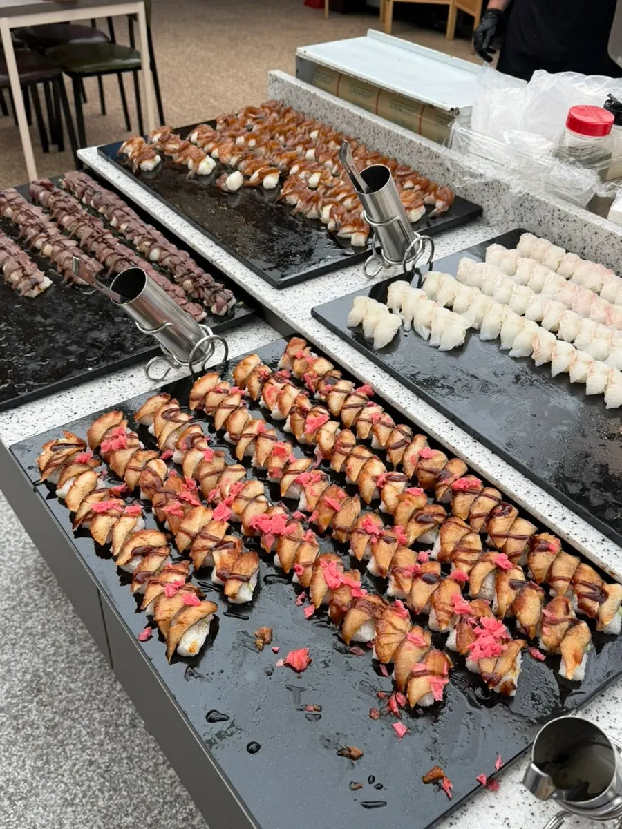 접시에 담은 해산물