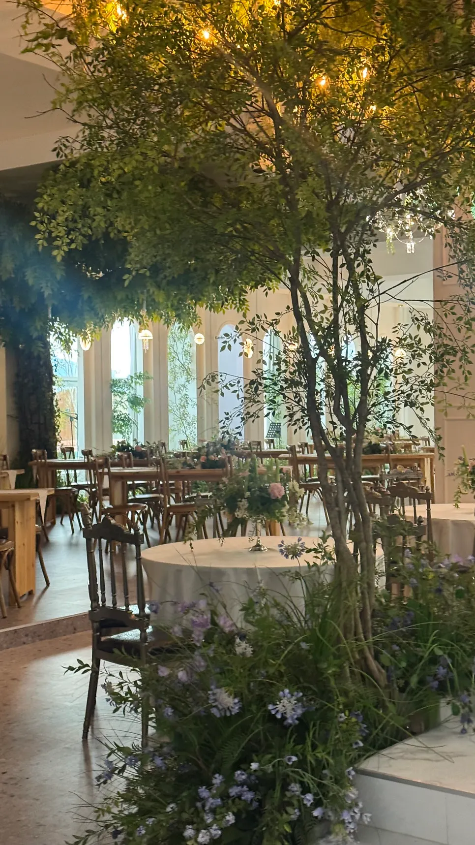 Café space for waiting guests
