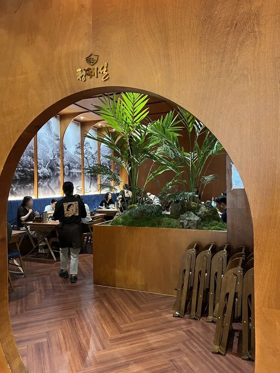釜飯の香りが漂う店内