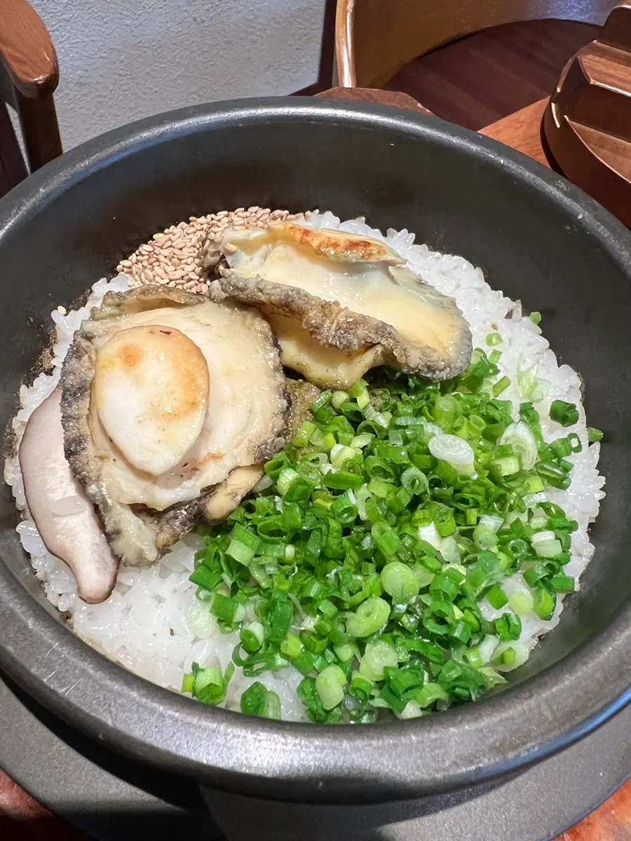 Grilled abalone eaten with innards sauce