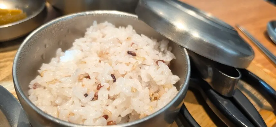Miyeokguk and side dishes served with the Dongi set
