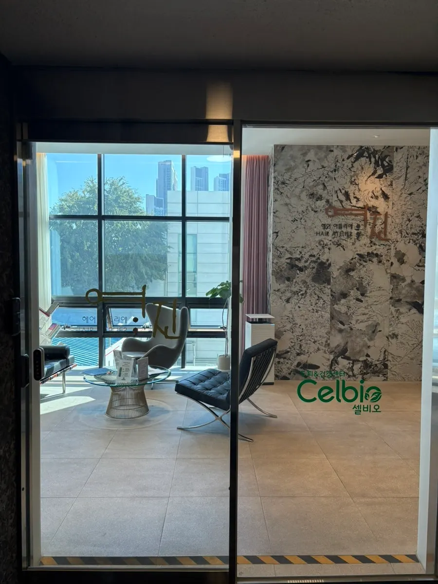 2nd-floor entrance and event notice at Yeojin Hair Atelier
