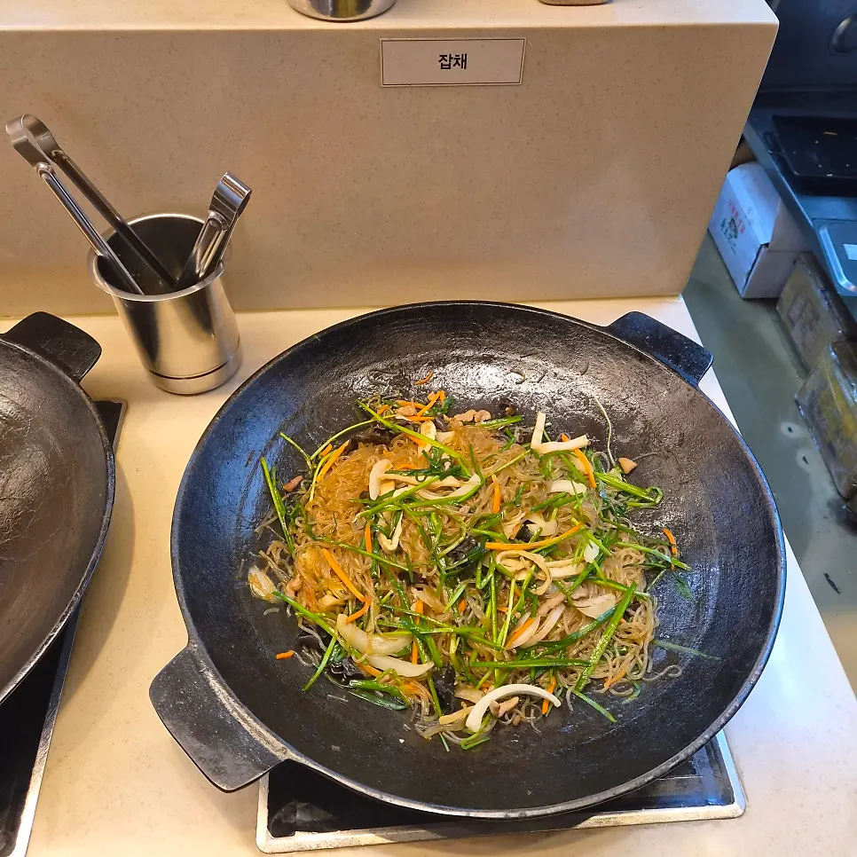 수제반찬이 준비된 셀프바