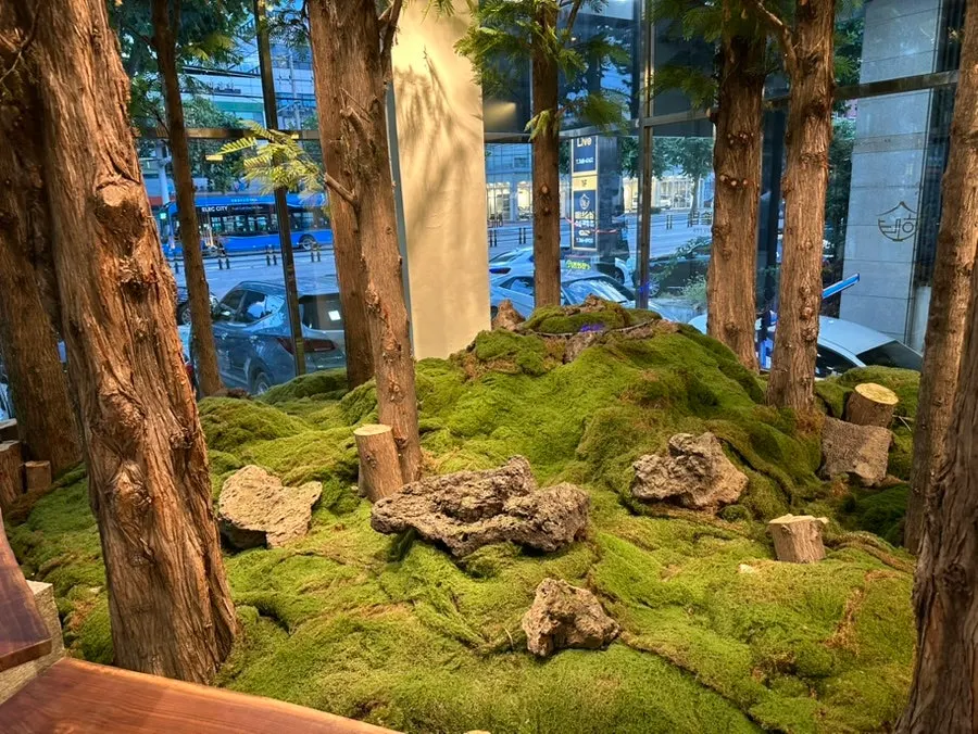 Entrance space with waiting seats at Haenyeo Sotbap