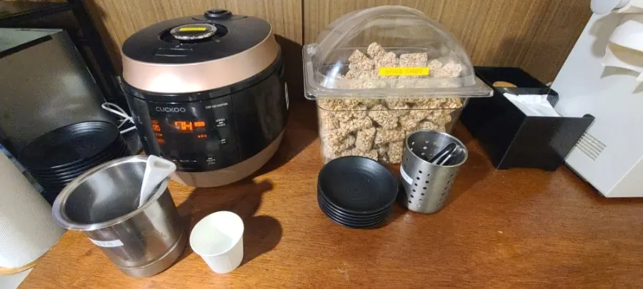 Self-serve corner for unlimited five-grain rice and barley candy refills
