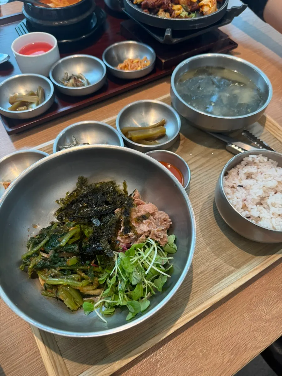 Canh kim chi nóng hổi ăn cùng bữa cơm