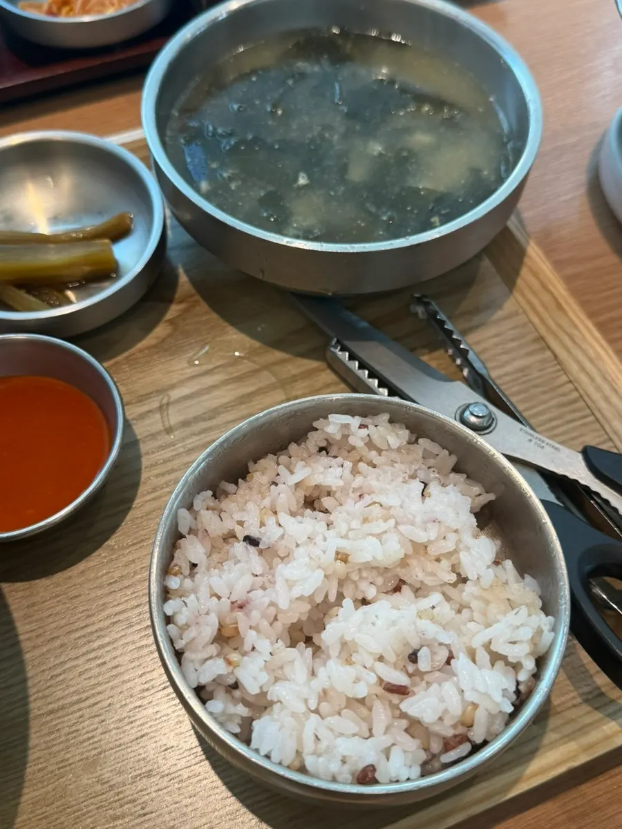 Mâm cơm Hàn với canh kim chi