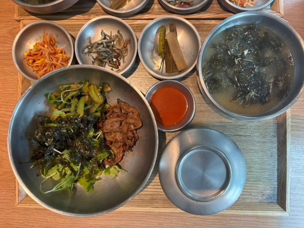 注文した豚肉炒めと열무ビビンバ膳