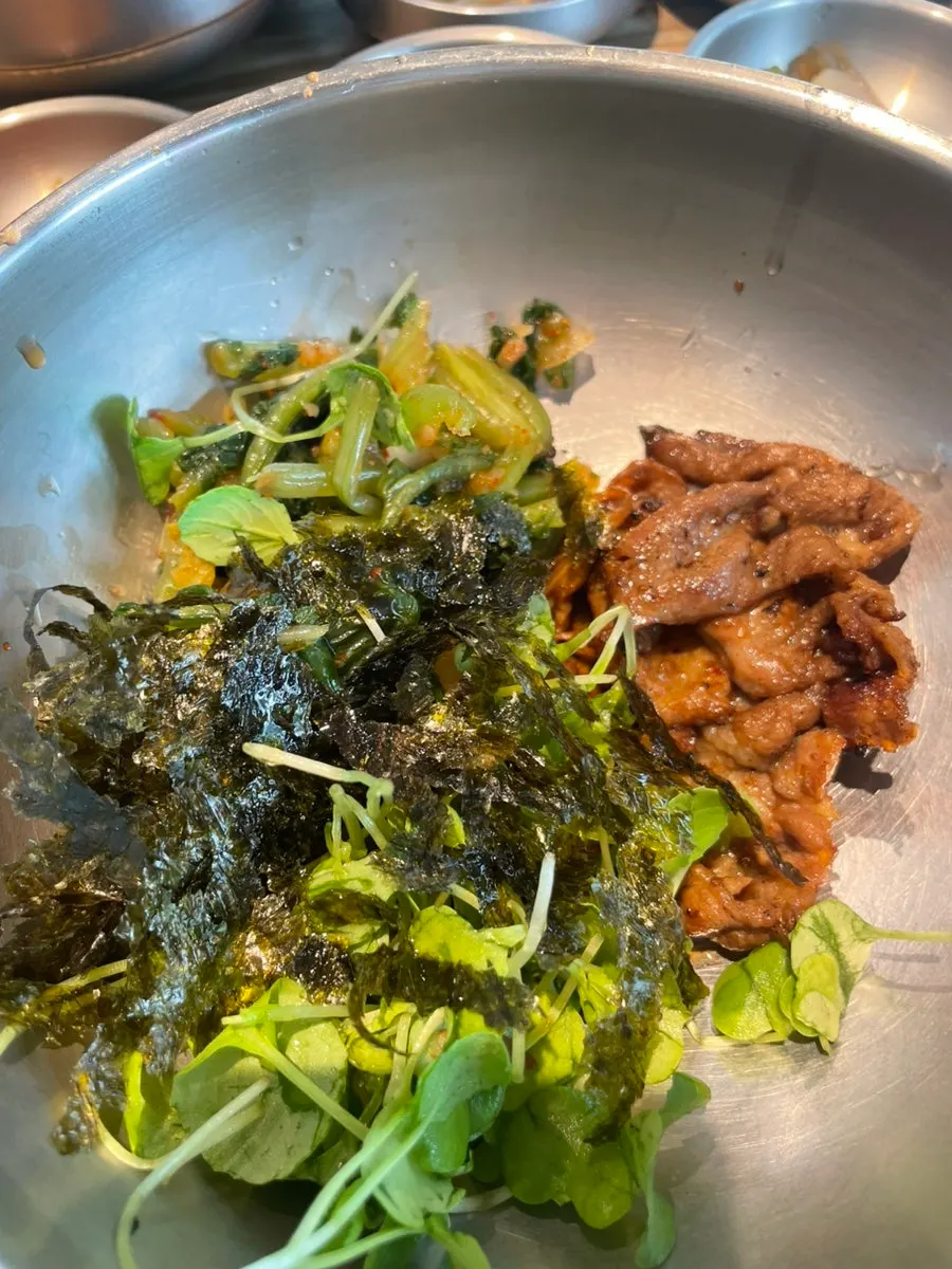 ドンイ麹熟成タンスユクと韓食メニュー