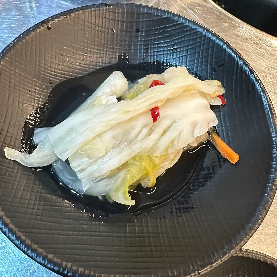 겉절이가 담긴 반찬 그릇