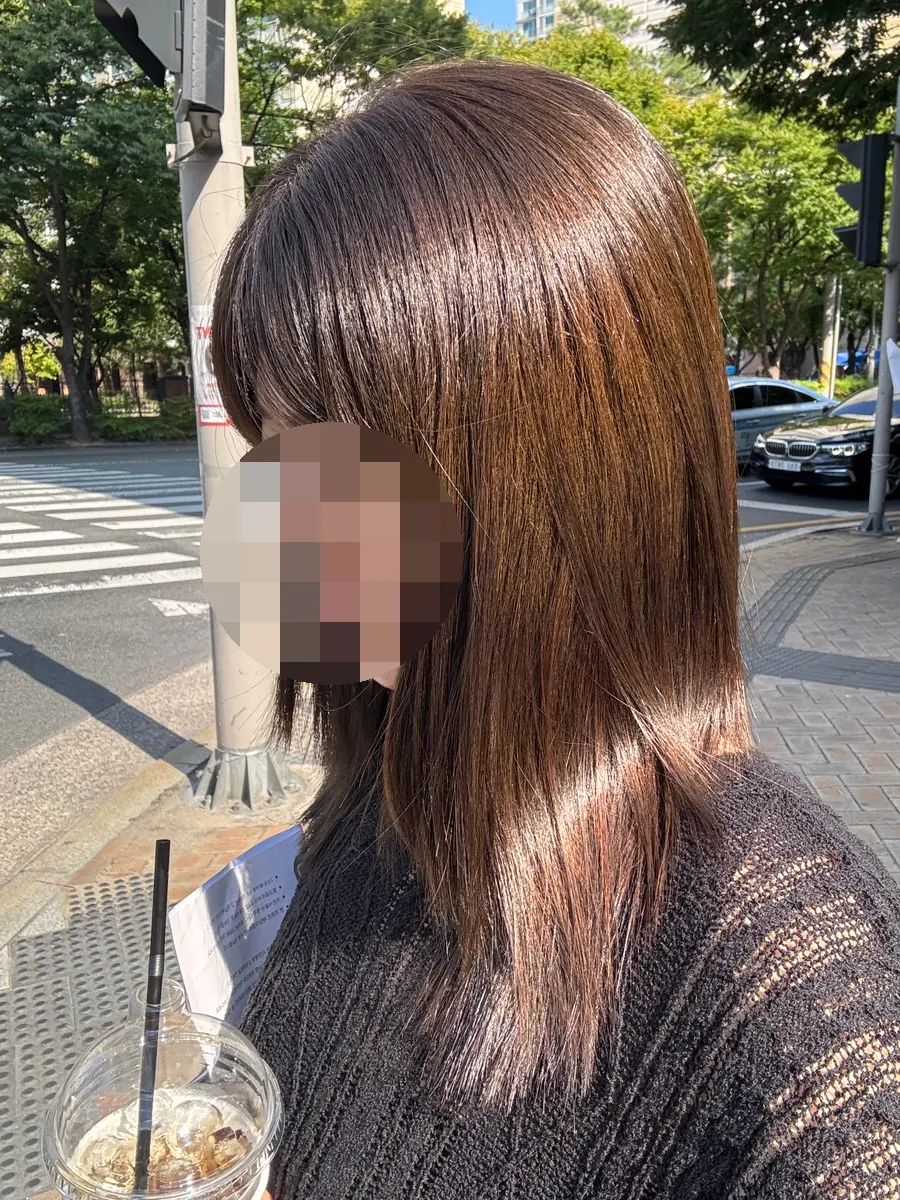 Even matte brown color tone under lighting