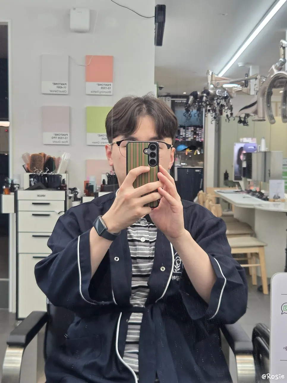 옆라인을 정돈하는 커트 작업