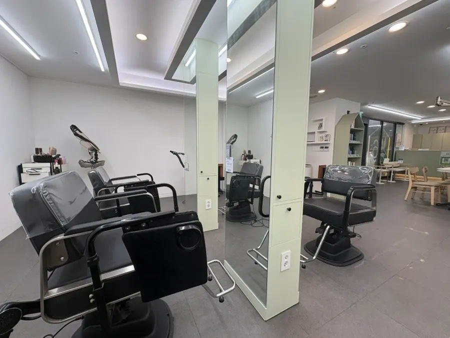 Interior of 26do Hair Suseong Branch with white-toned decor