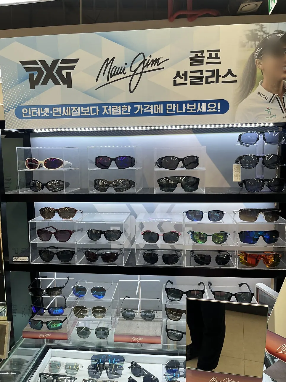 오클리 프레임 디자인을 가까이서 본 모습