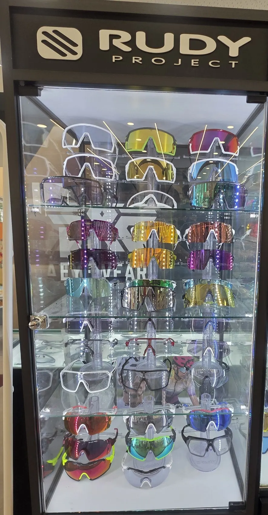 Display corner with sunglasses and lens products