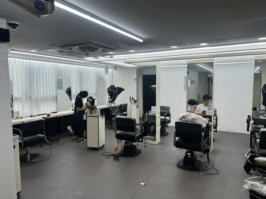 Six treatment chairs arranged in the salon