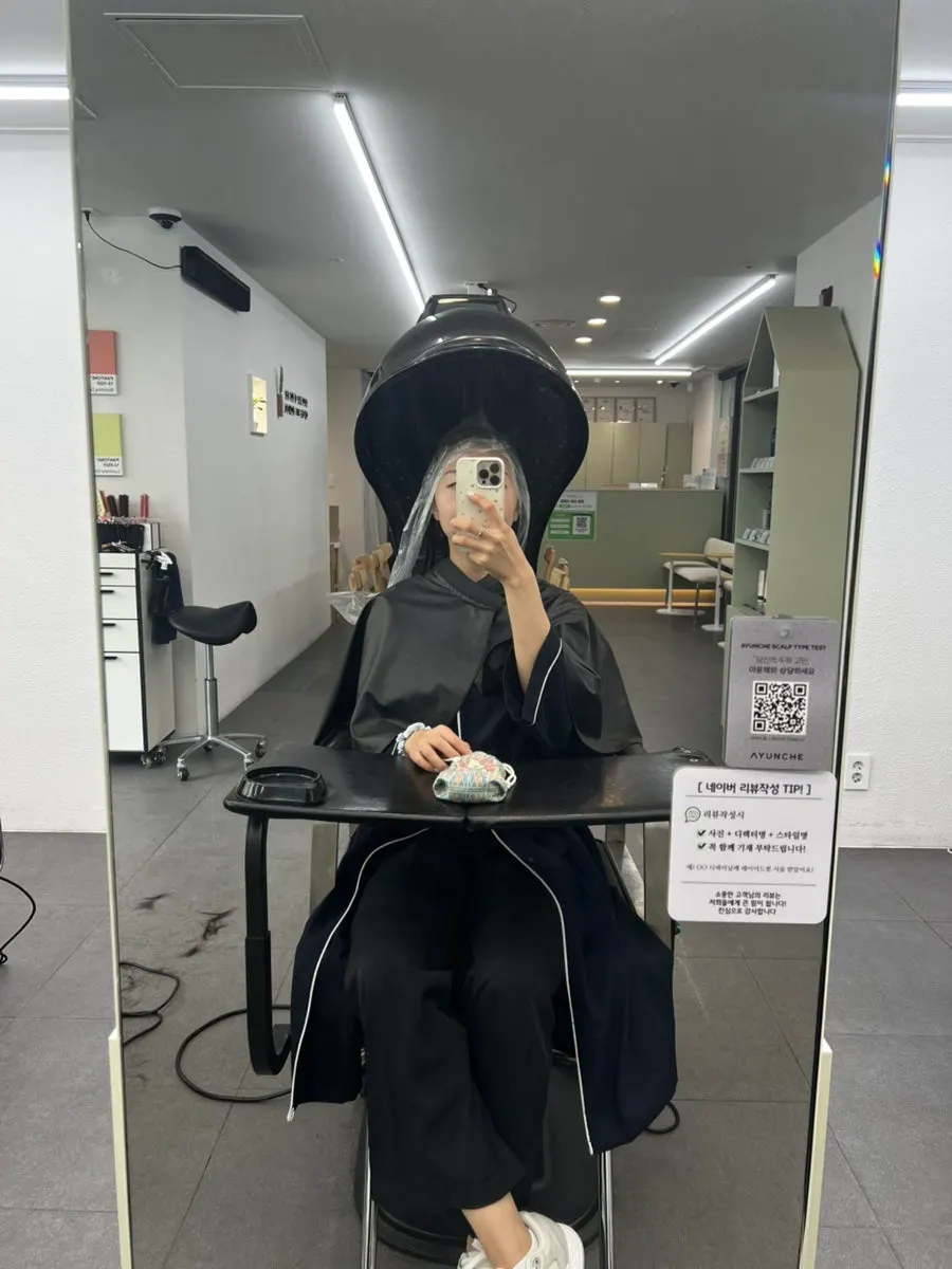Hair going through the machine during the clinic step