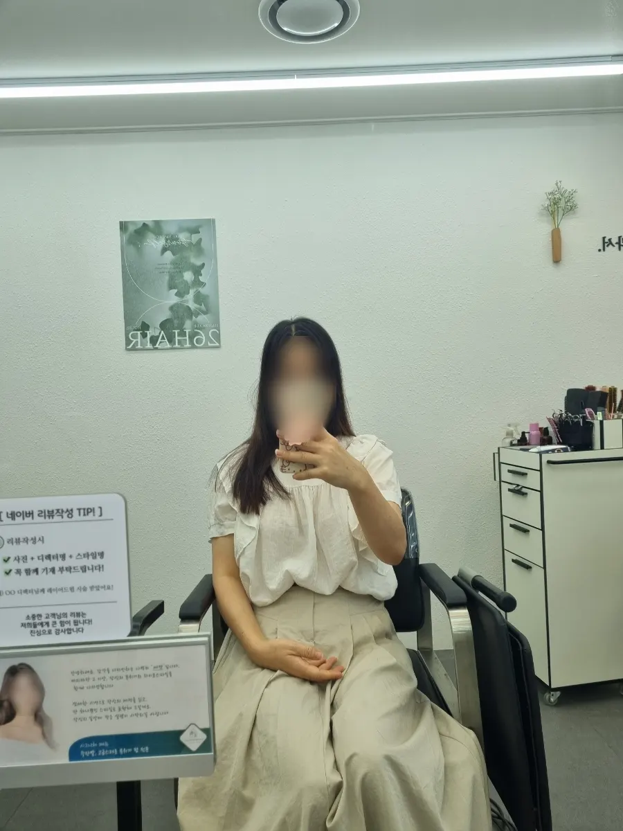 이마 앞쪽에 자라난 새치