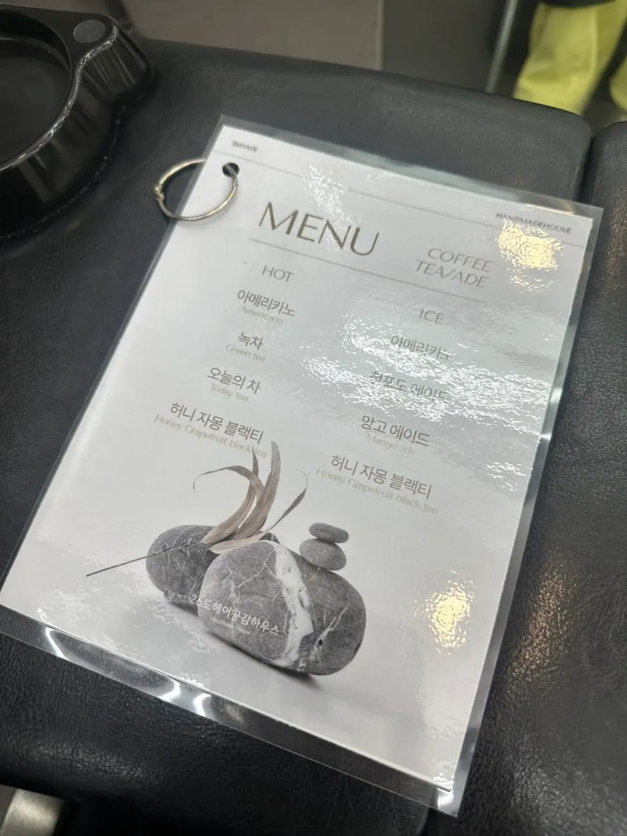 염색약 도포 후 대기 중인 모습