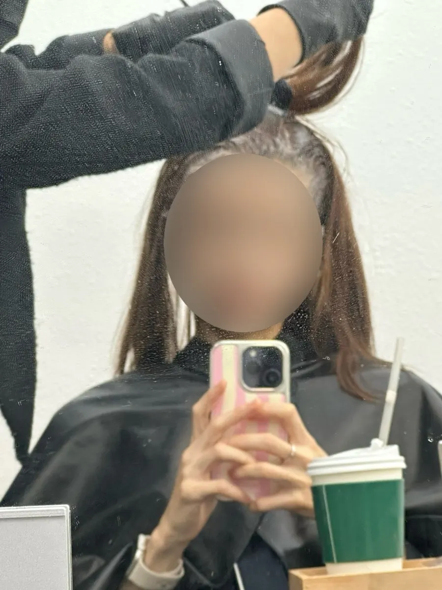 염색 마무리 작업 중인 모습