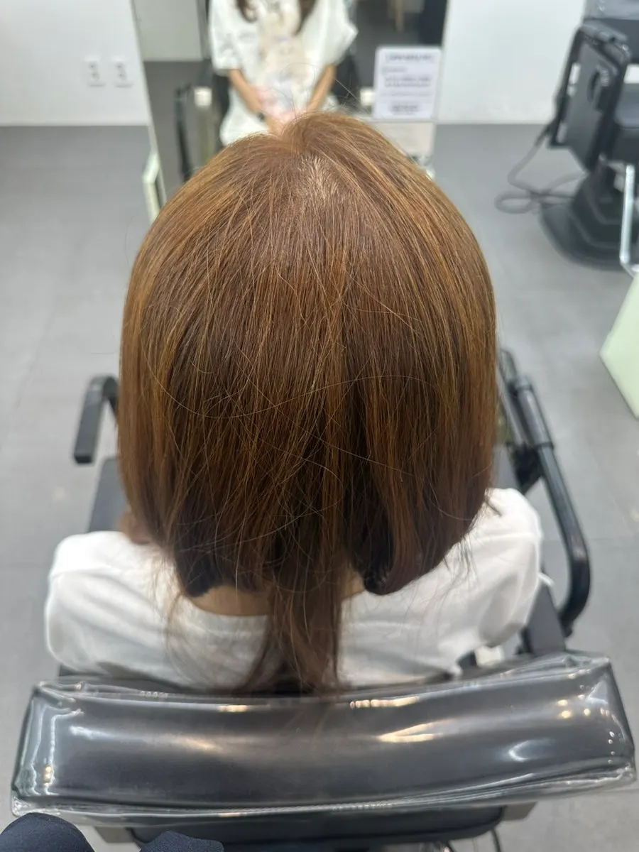 뿌리염색 후 톤이 맞춰진 머리