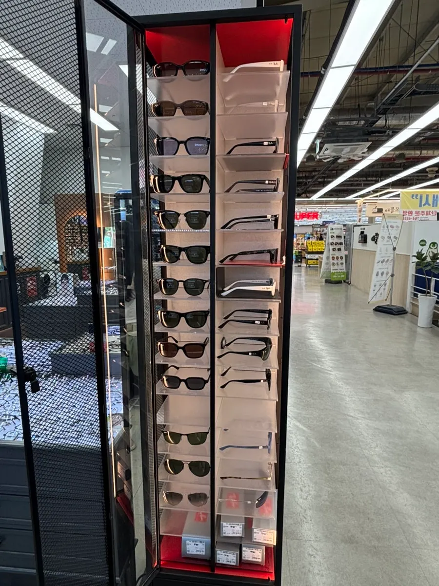 Corner displaying Ray-Ban sunglasses