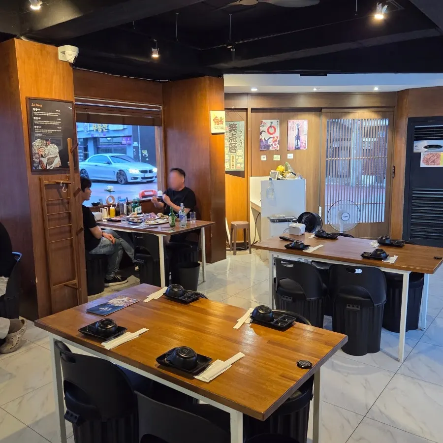 Andamiro entrance and menu information