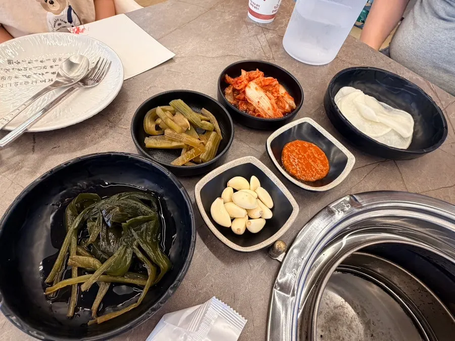 Side dish spread at Dugeundugeun Sutbulgalbi