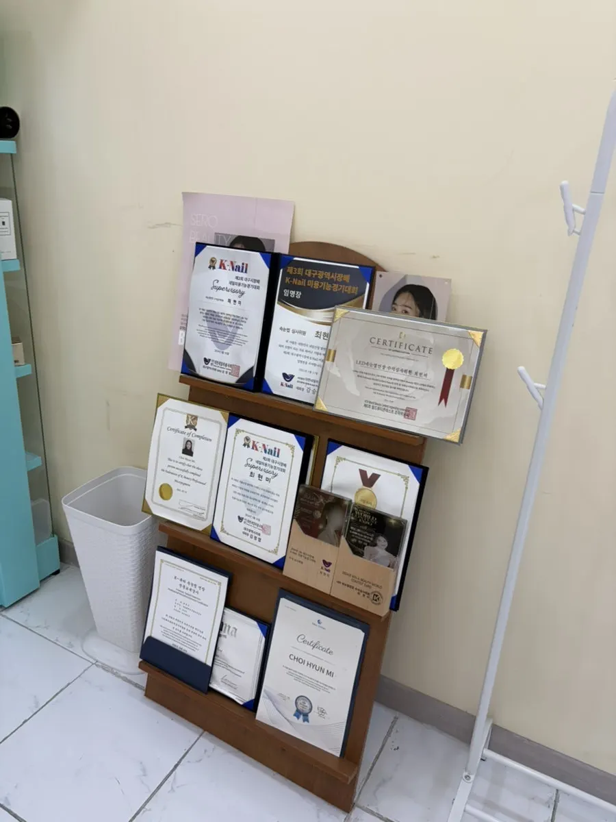 Display of lash competition award certificates