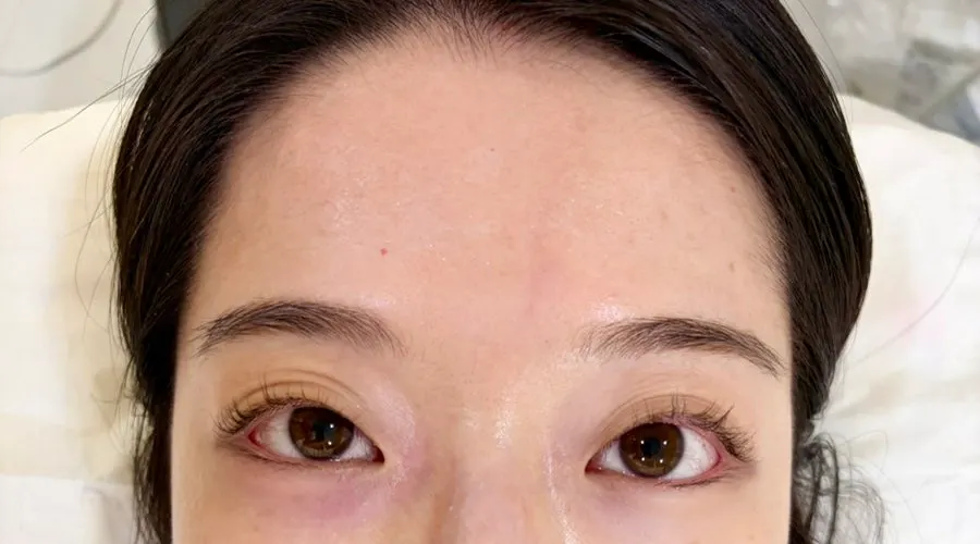 Straight lashes before the lift treatment