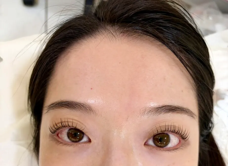 Side view of the curl after the lash lift